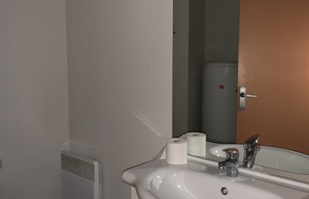 salle de bains appartement T1 résidence étudiante University Dutreix proche IUT du Limousin et Fac de Sciences de Limoges