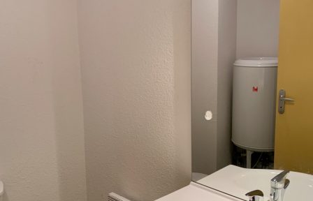 salle de bains appartement T1 résidence étudiante University Dutreix, proche de l'IUT du Limousin et de la fac de Sciences de Limoges
