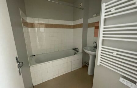 salle de bains appartement T1 place des Carmes Limoges